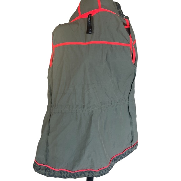 LORNA JANE BLACK WINDBREAKER ANIRAK JACKET AZTEC PRINT SIZE SMALL - Picture 6 of 10